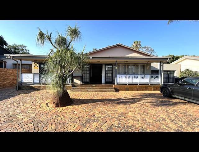 350M² MEDICAL SUITE FOR SALE IN SINOVILLE